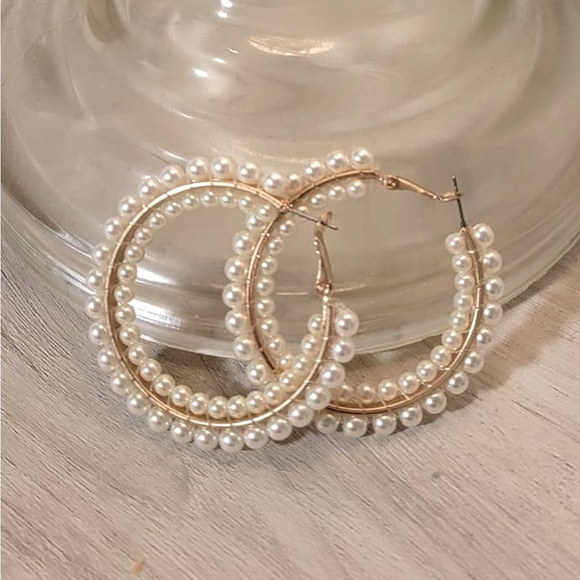 NEW Pearl Hoop Earrings - Picture 8 of 8